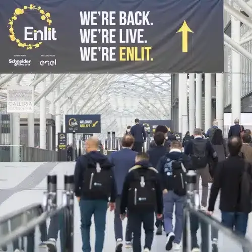 enlit-22_10_033_2_WeReBackOutside_small2